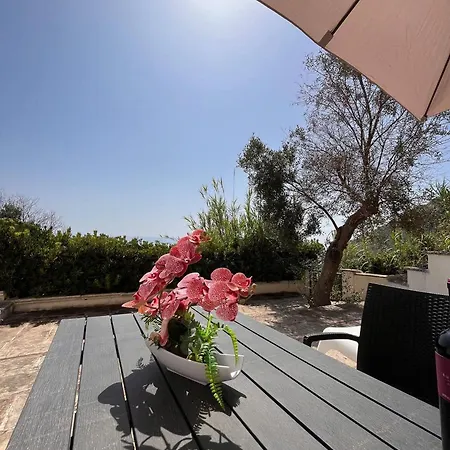 House Overlooking The Bay - Seaview Villa *